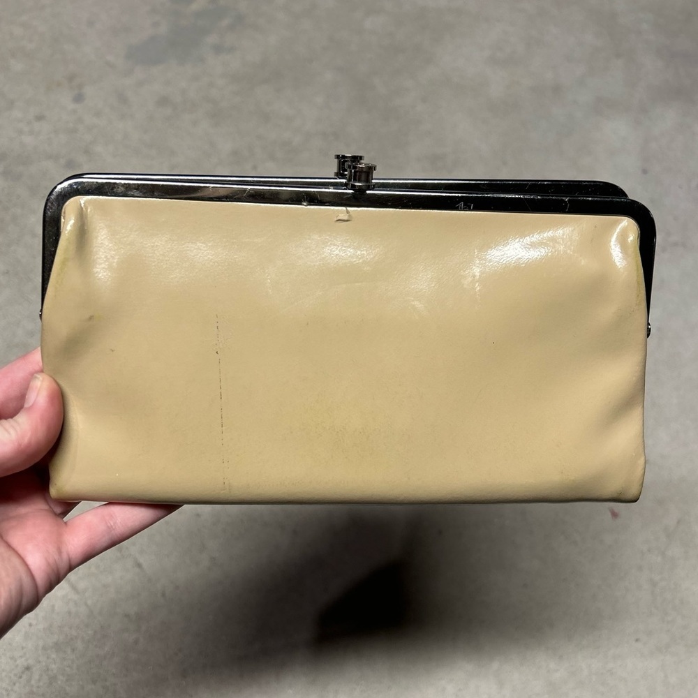 HOBO International Lauren Genuine Leather Clutch Bifold Wallet in Tan/Beige